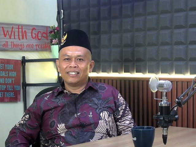 Fernando Emas Direktur Rumah Politik Indonesia Fernando Emas Direktur Rumah Politik Indonesia